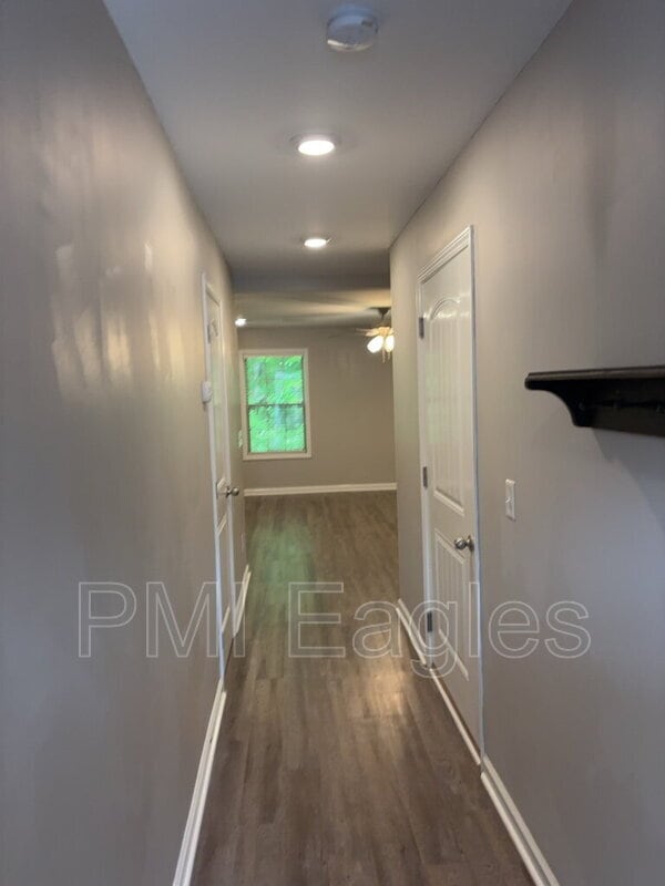 Building Photo - 135 Country Ln