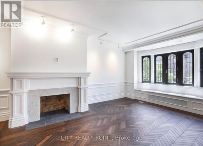 Photo du bâtiment - 2 Clarendon Ave