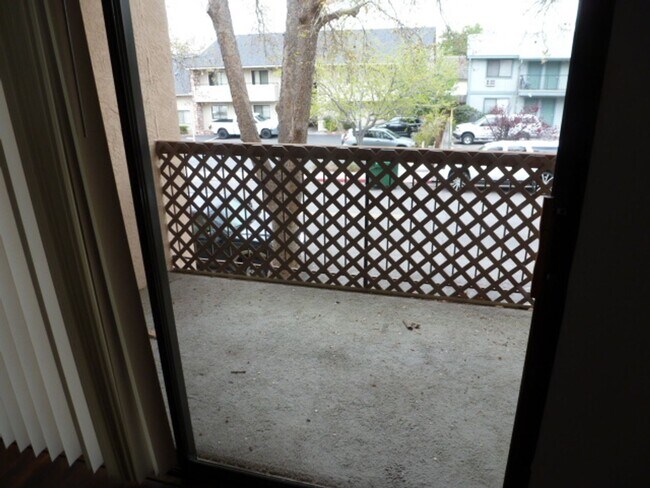 Building Photo - Furnished One Bedroom Condo For Rent in So...