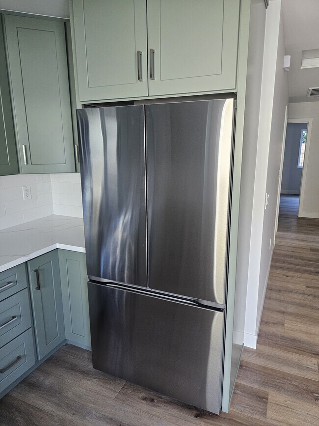 Building Photo - 11204 Sylvan St