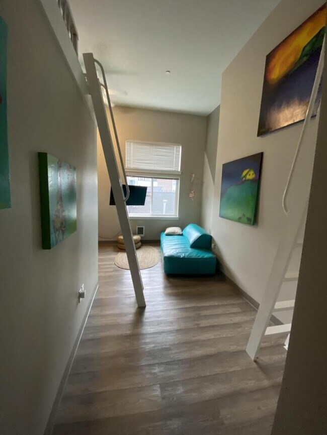 Building Photo - 0 bedroom in Seattle WA 98122