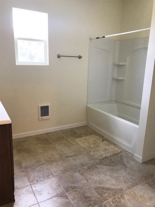 423 Washington Ave, Clarksburg, WV 26301 Townhome Rentals in