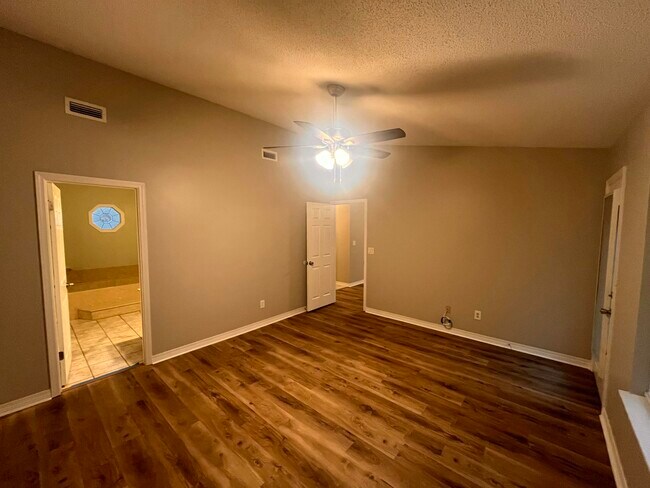 Foto del edificio - 310 Fairwood Dr