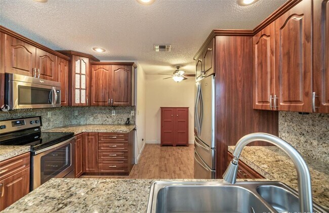 Building Photo - 8800 Lake Park Cir N