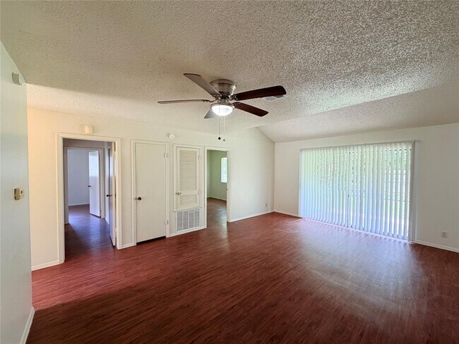 Foto del edificio - 5206 Village Trail