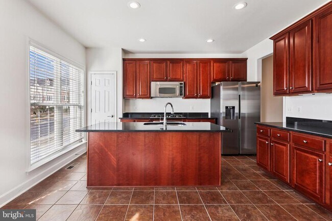 Building Photo - 14551 Crossfield Way