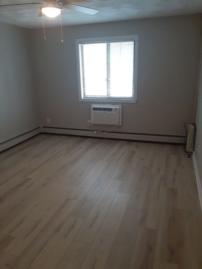 Building Photo - RIVERSIDE CHATEAU ASSOCIATES LP