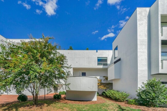 Foto del edificio - 501 Fenton Pl