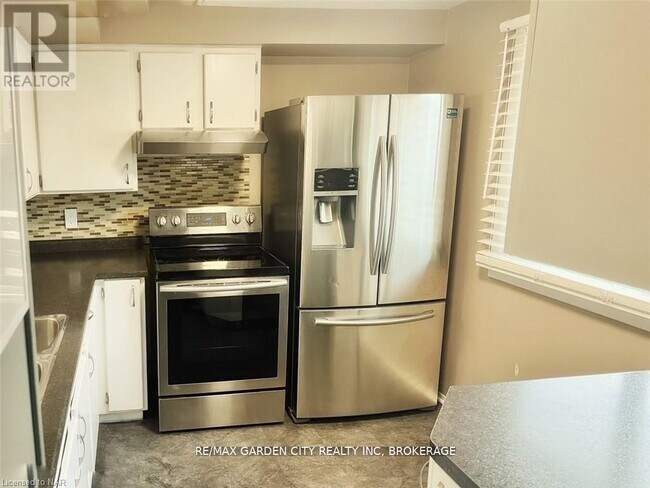 Building Photo - 50 Lakeshore Rd