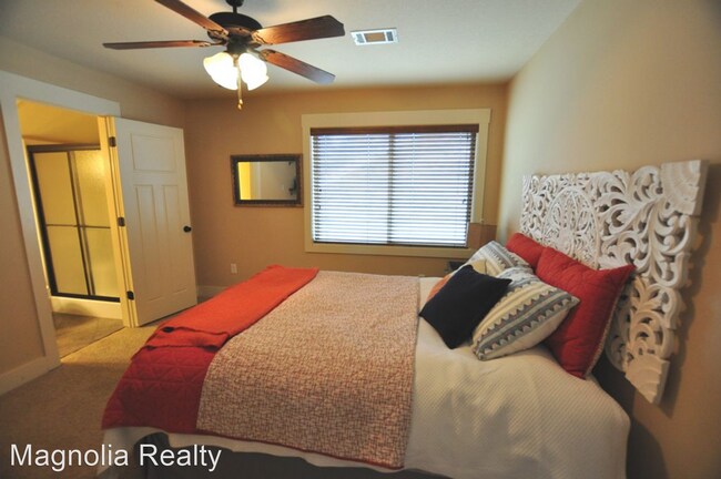 Building Photo - 3 br, 3.5 bath House - 433 Breckenridge Ct.