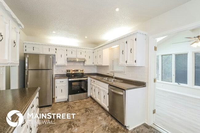 Building Photo - 7616 N Serene Ave