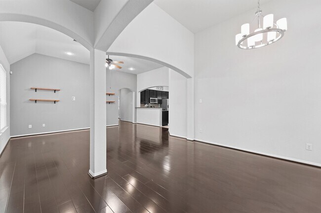 Foto del edificio - 5311 Gibralter Pl