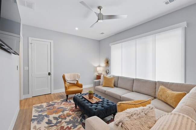 Building Photo - 428 Highwood Trl