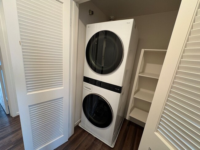 Interior Photo - Mariners Landing