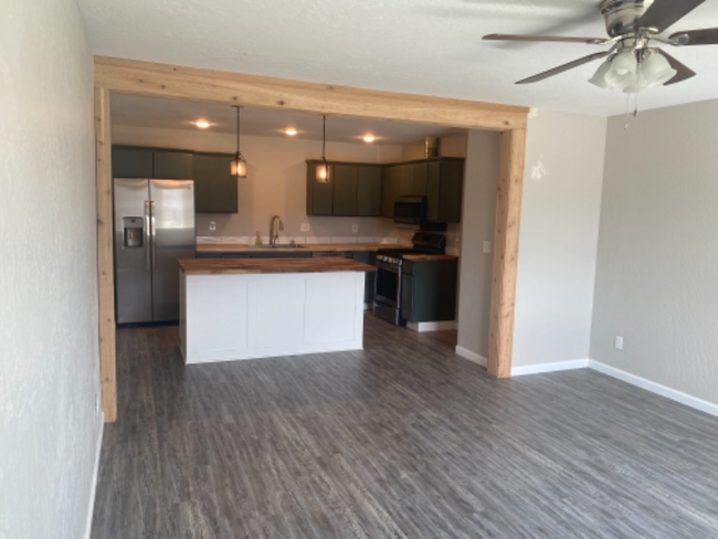 Building Photo - 1514 Hemlock Ct