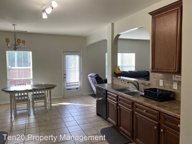 Building Photo - 4 br, 2.5 bath House - 701 Williams Ave