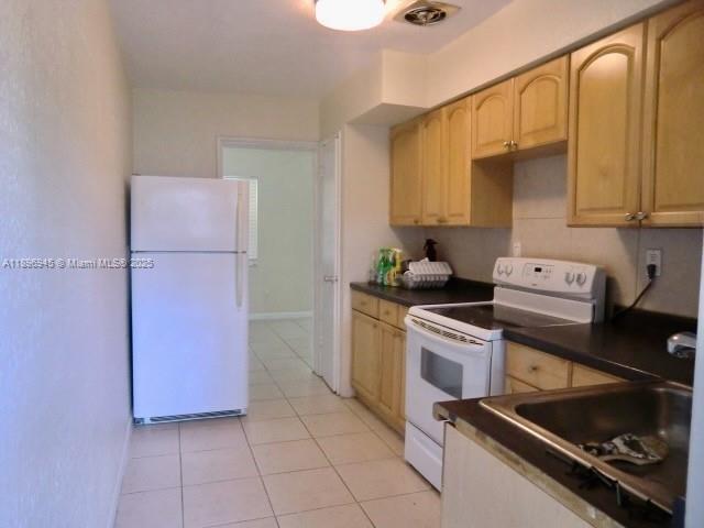 Foto del edificio - 2724 NE 32nd St