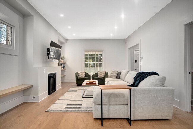 Building Photo - Beautifully Updated Home for Rent | Classic Charm with Modern Upgrades