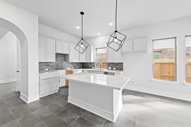 Foto del edificio - Two story. 4 bedrooms. 3.5 baths. Spacious...