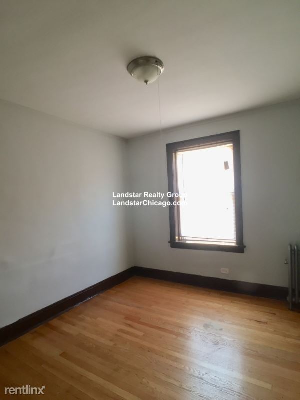 Foto del edificio - 1 br, 1 bath Apartment - 4205 W Fullerton Ave