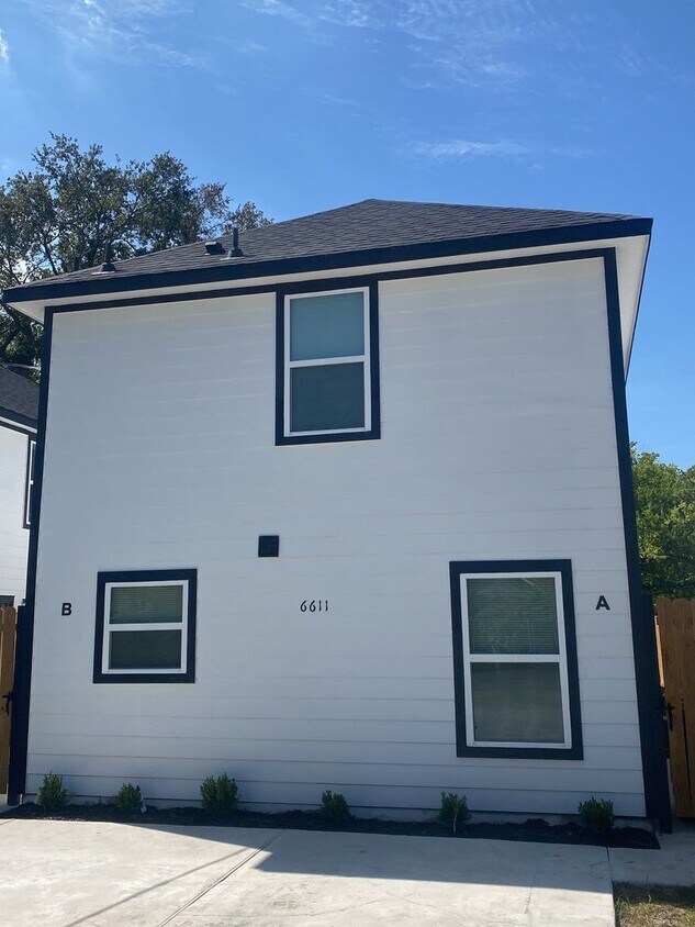 Primary Photo - 6611 Bacher St