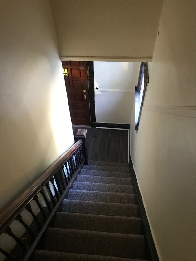 Spacious 5 bedroom house Centrally located to U of M Campus - Spacious 5 bedroom house Centrally located to U of M Campus