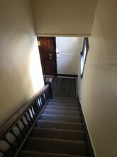 Building Photo - 906 E Ann St