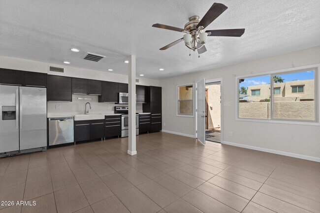 Foto del edificio - 4188 N 81st St