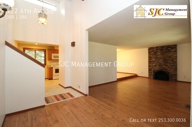 Foto del edificio - Tri-level home on a large lot in Pacific f...