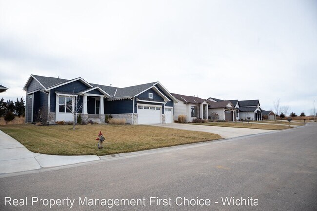Building Photo - 5 br, 3 bath House - 3823 N Estancia Ct