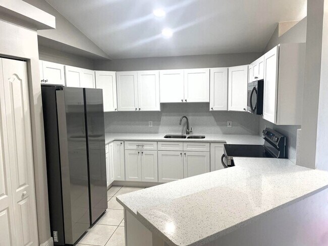 Foto del edificio - NE Cape Coral Duplex Unit