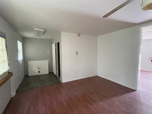 Building Photo - 10685 FM 1484 Rd
