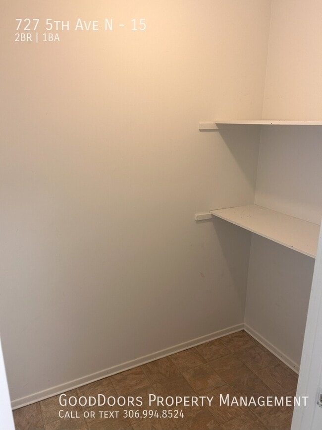 Photo du bâtiment - 727 5th Ave N