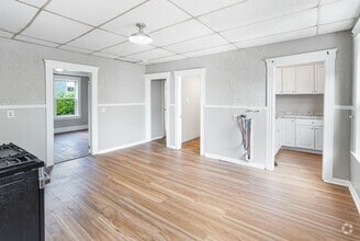 Building Photo - 15 1/2 Mendon St
