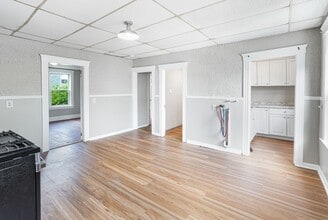 Building Photo - 15 1/2 Mendon St