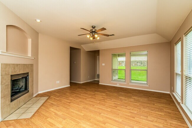 Building Photo - 317 Creekview Dr