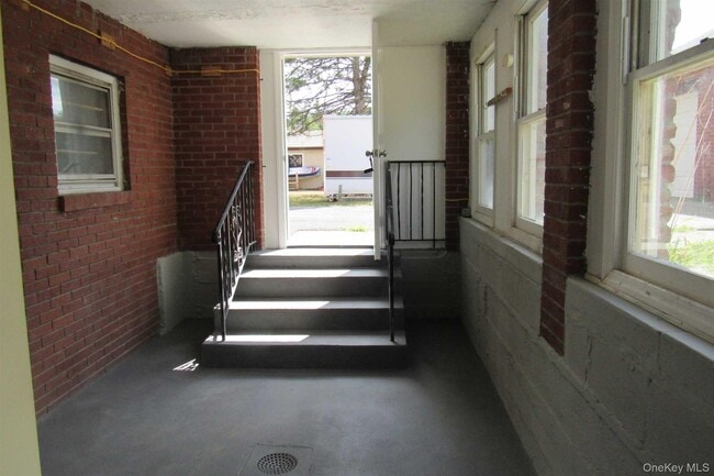 Building Photo - 1425 NY-82