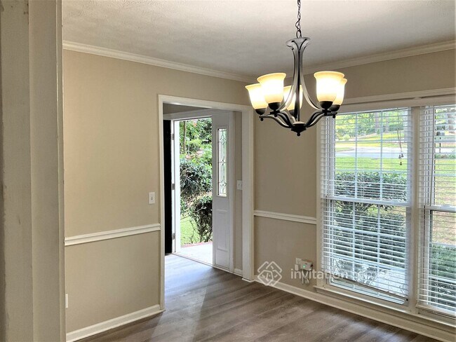 Foto del edificio - 4641 Waterford Ct