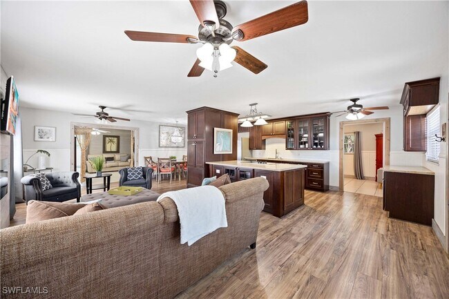 Foto del edificio - 736 94th Ave N