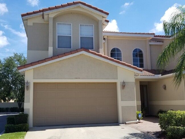 Foto del edificio - Stunning End-Unit Townhome with Boat Slip ...