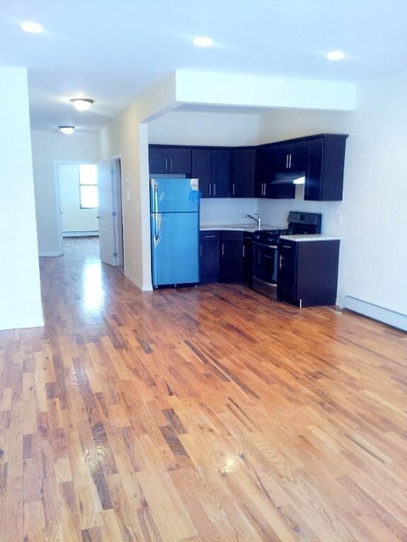Foto principal - 68 Buffalo Ave