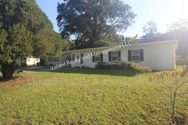 Foto del edificio - 1479 Griflet Rd