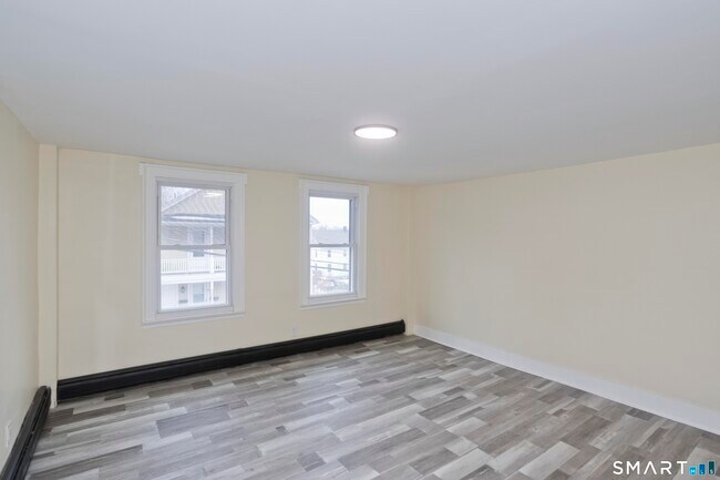 Foto del edificio - 47 Maple Ave