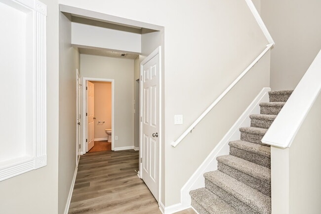 Building Photo - 222 Winterbury Dr