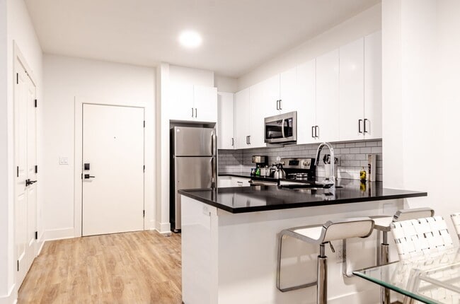 Building Photo - Lakeside Residence