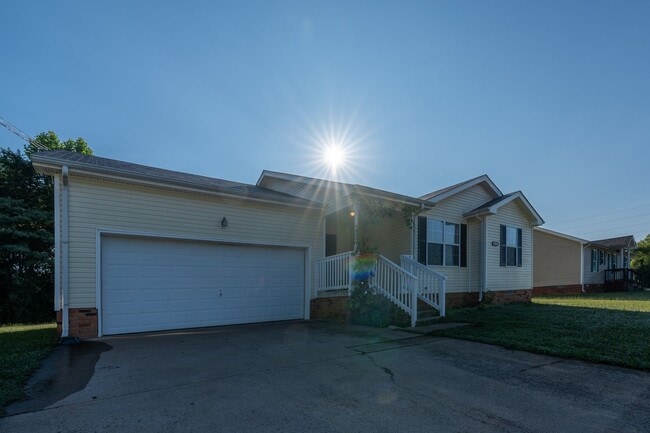 Building Photo - 102 Brandi Ct