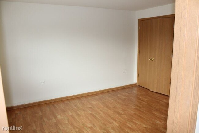 Foto del edificio - 1 br, 1 bath Apartment - 830 Edgebrook Dr.