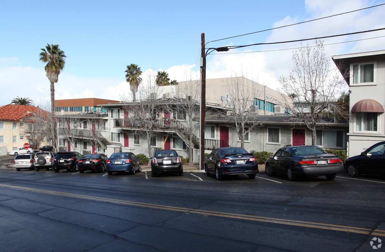 Building Photo - Golden Bay Apartments