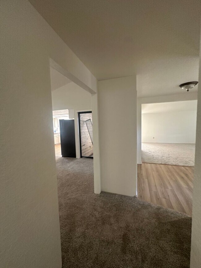Building Photo - 2660 Wilkshire Dr