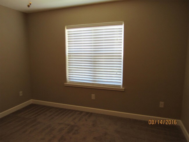 Building Photo - 203 Glenwood Ln